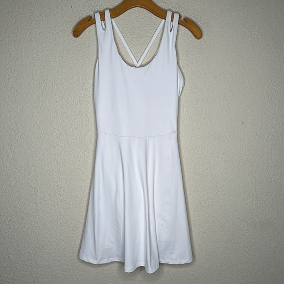Fabletics Boost Performance Dress in White Size Medium Tennis Pickleball Gym - Picture 3 of 8